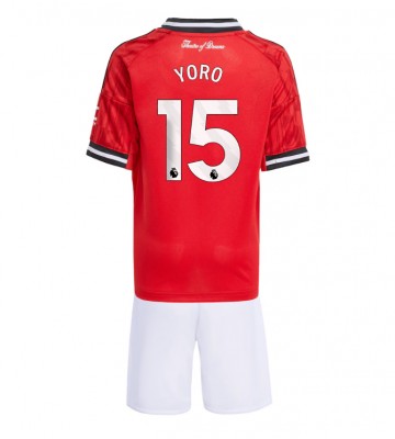 Manchester United Leny Yoro #15 Replika Babytøj Hjemmebanesæt Børn 2025-26 Kortærmet (+ Korte bukser)